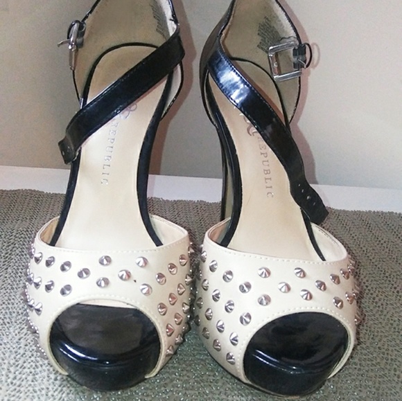 Rock & Republic Shoes - Ladies pump